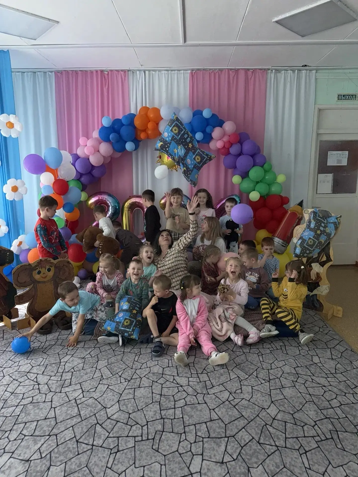 С первым днем лета и Днем защиты детей! ☀️Лучшая защита для ребенка — это наше тепло, улыбки и счаст
