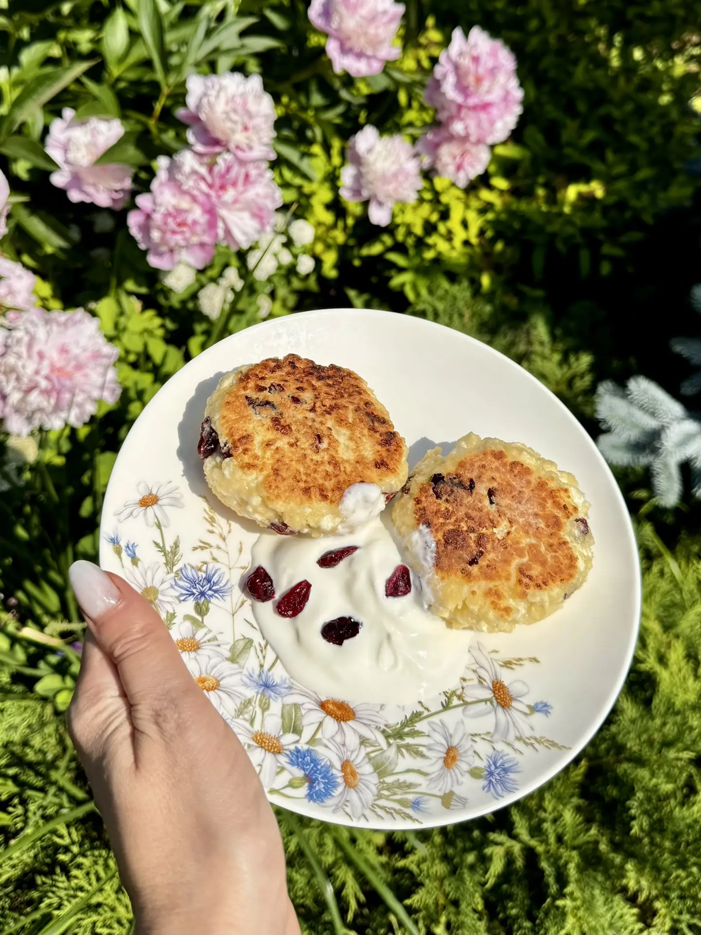 Сырники по этому рецепту готова есть каждый день. 😋
Пачка творога 180г, 1 яйцо, чуток ванилина и ра