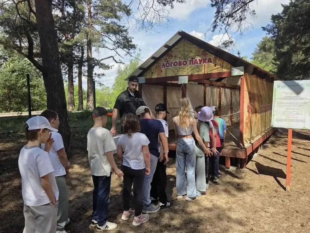 Ученики 2-ых классов активно отметили окончание учебного года в клубе детского отдыха «Мадагаскар»! 
