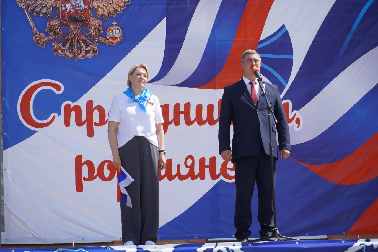 12 июня 2025 года на Площади Победы состоялась торжественная программа «Прекрасна ты моя Россия», пр