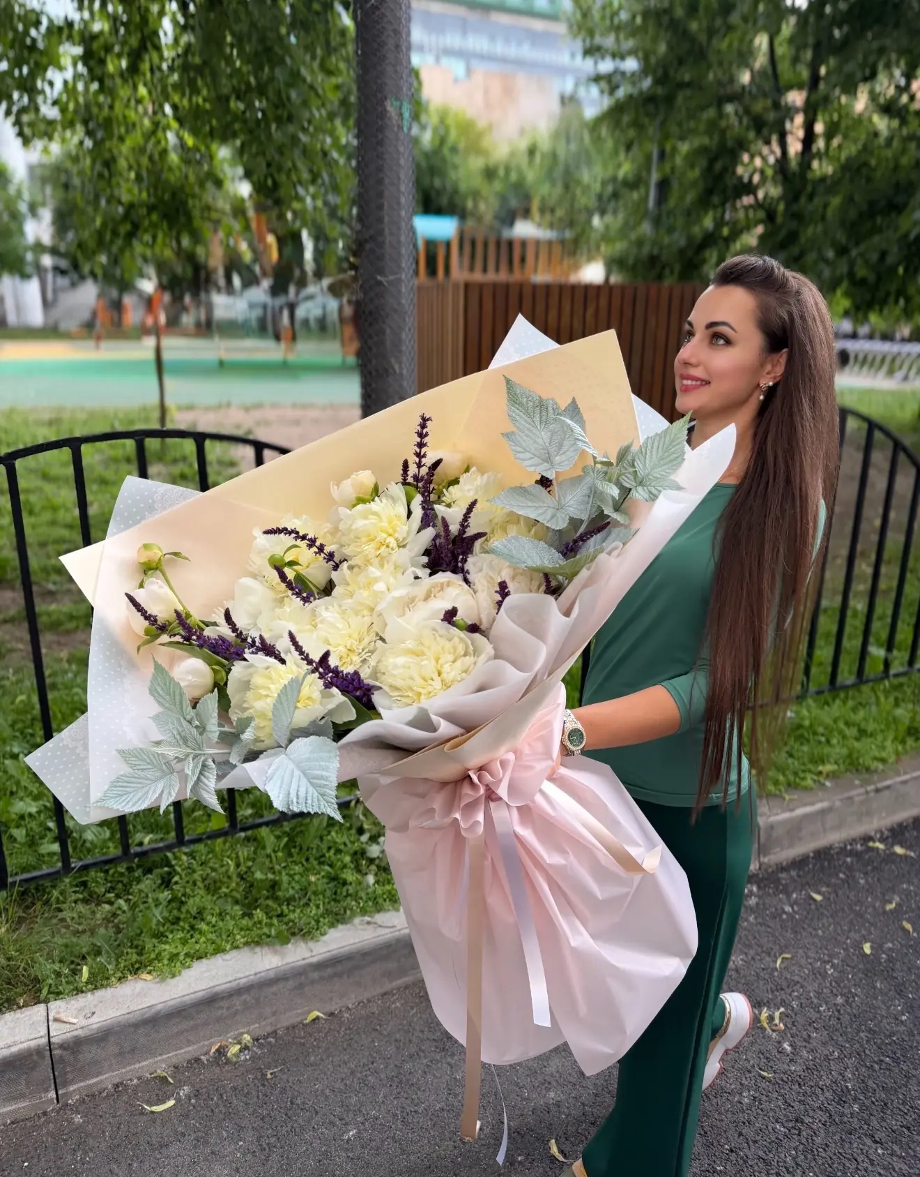 🌸 Большие букеты с пионами по акции.

Одни из самых популярных букетов сезона. Идеально для дня рож