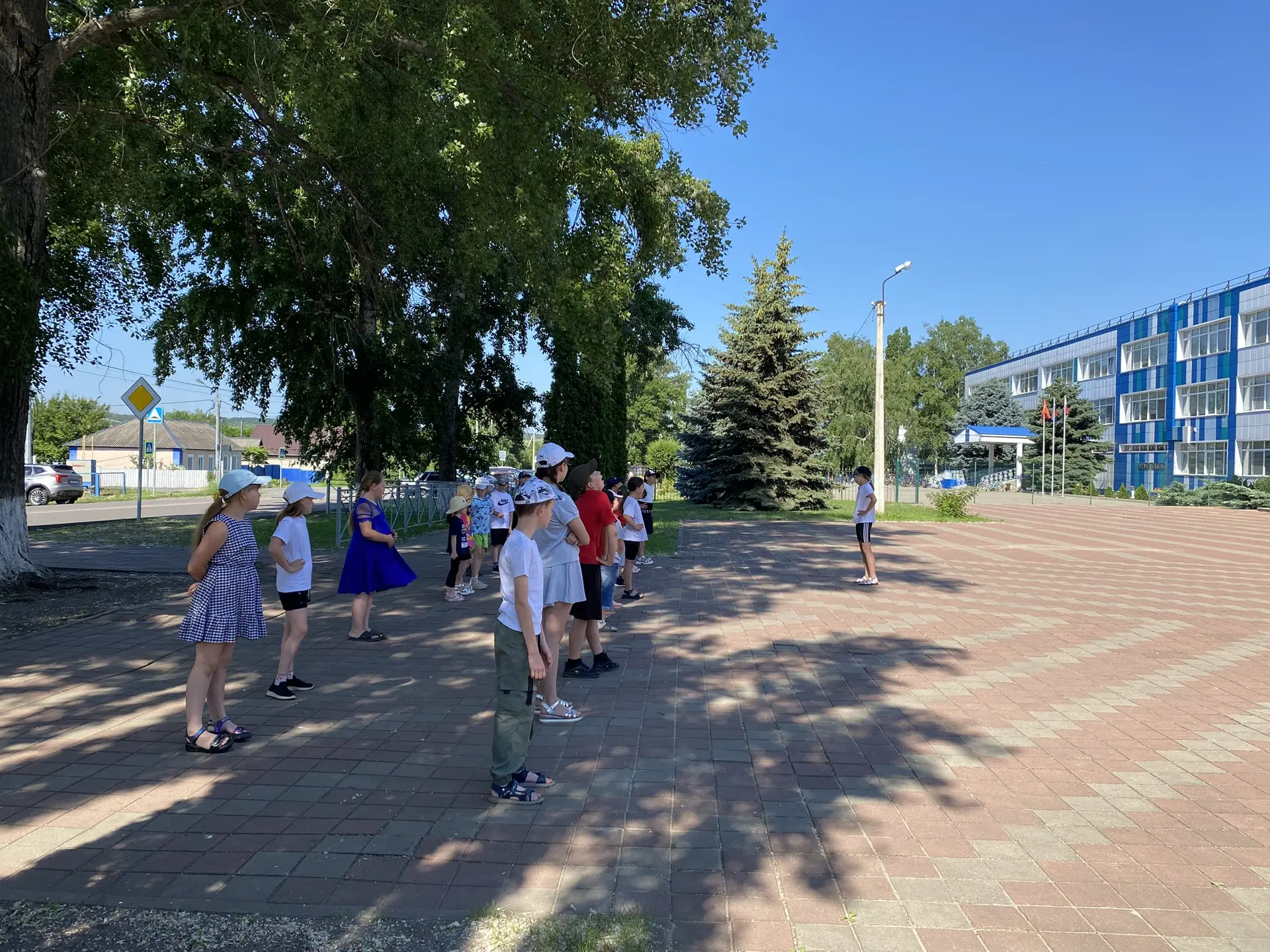Девятый день в детском школьном оздоровительном лагере с дневным пребыванием "Огонёк" и лагере труда