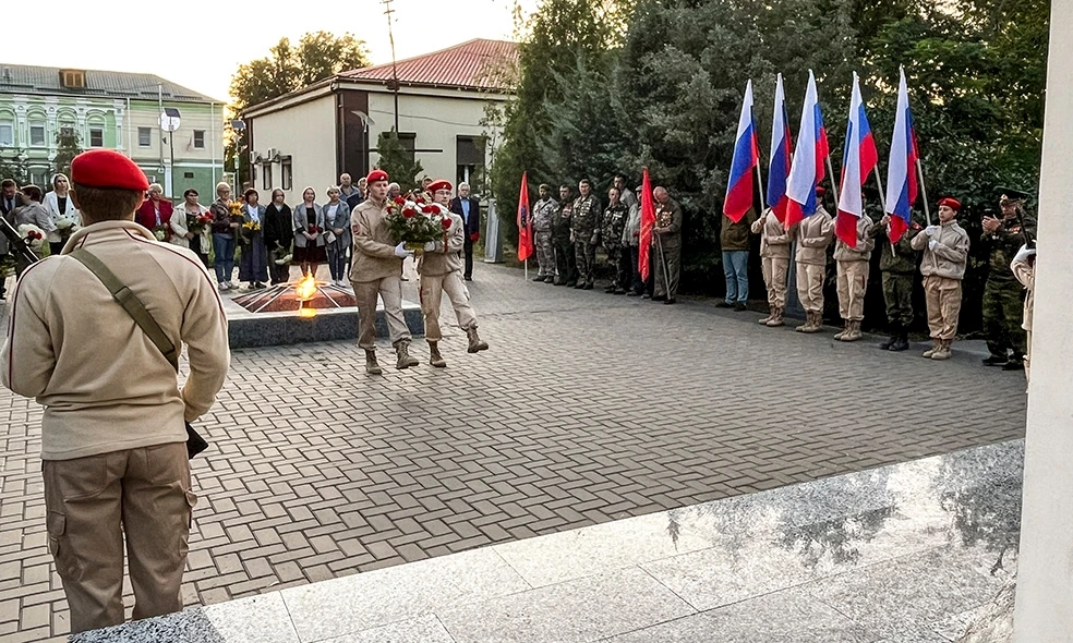 🕯️ «Свеча памяти»: вспомним тех, кто подарил нам мирное небо

22 июня — день, который навсегда впис