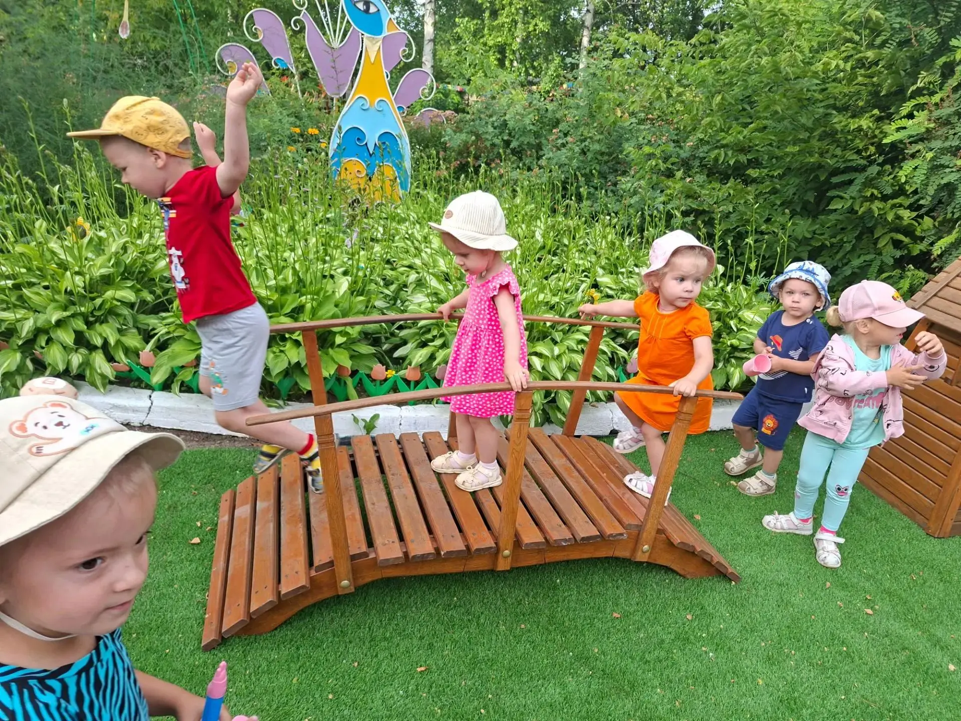 ⛹Дети младшей группы любят заниматься спортом!!! 😉Это не только весело, но и полезно! 
👍На свежем 