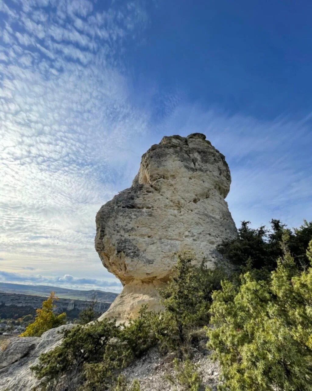🏞 Гора Арман-Кая, что находится в Бахчисарайском районе Крыма, имеет еще одно местное наименование 