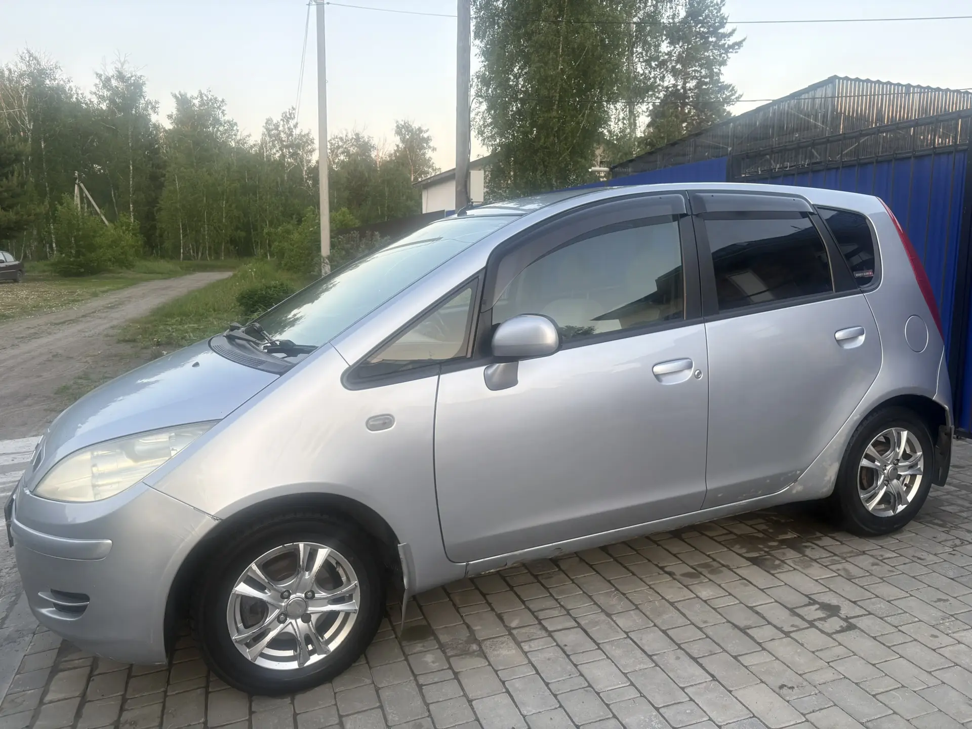 Продам Mitsubishi Colt в хорошем состоянии. 2004 год, вложений не требует. 320000 т.р. Балки.
Все во
