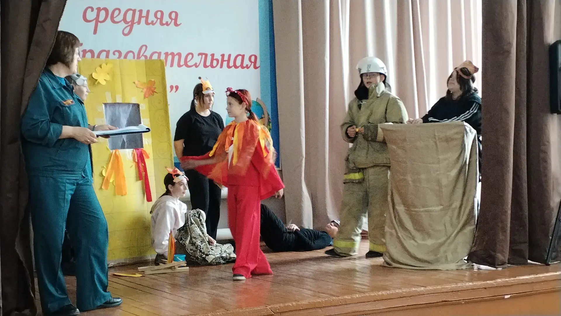 🚒 Шестой день нашего пришкольного лагеря был посвящён Дню рождения первого российского пожарного ав
