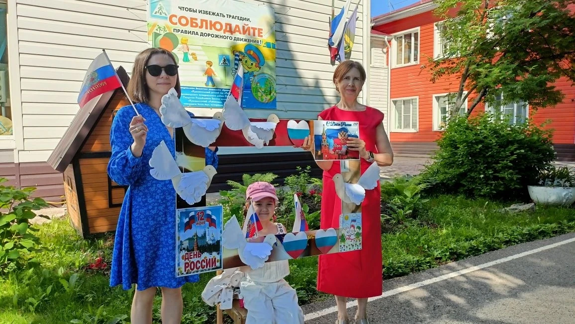 Накануне Дня России в нашем детском саду "Рябинушка" прошло торжественное и яркое мероприятие, напол