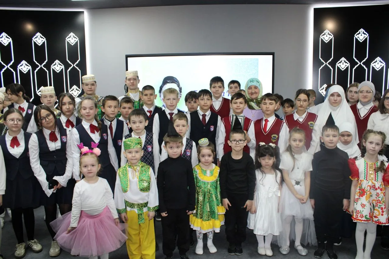 Җәлил посёлок китапханәсе Хезмәт Даны музее белән берлектә «Тукай безнең күңелләрдә» дип исемләнгән 