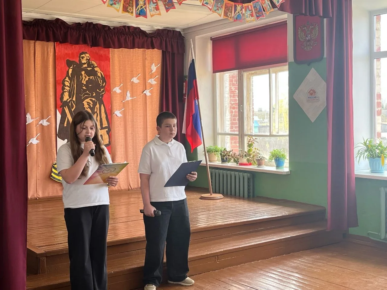 🎖️ Ко Дню Победы в школе прошёл праздничный концерт «И всё о той весне...»

В этом году наша школа 