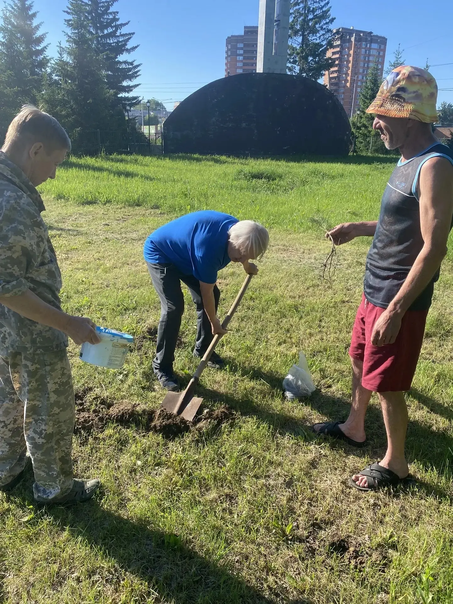 Бердск | Искитим | Новосибирск🏡

На территории спортивной школы «Бердск» высажены саженцы кедров 🌲