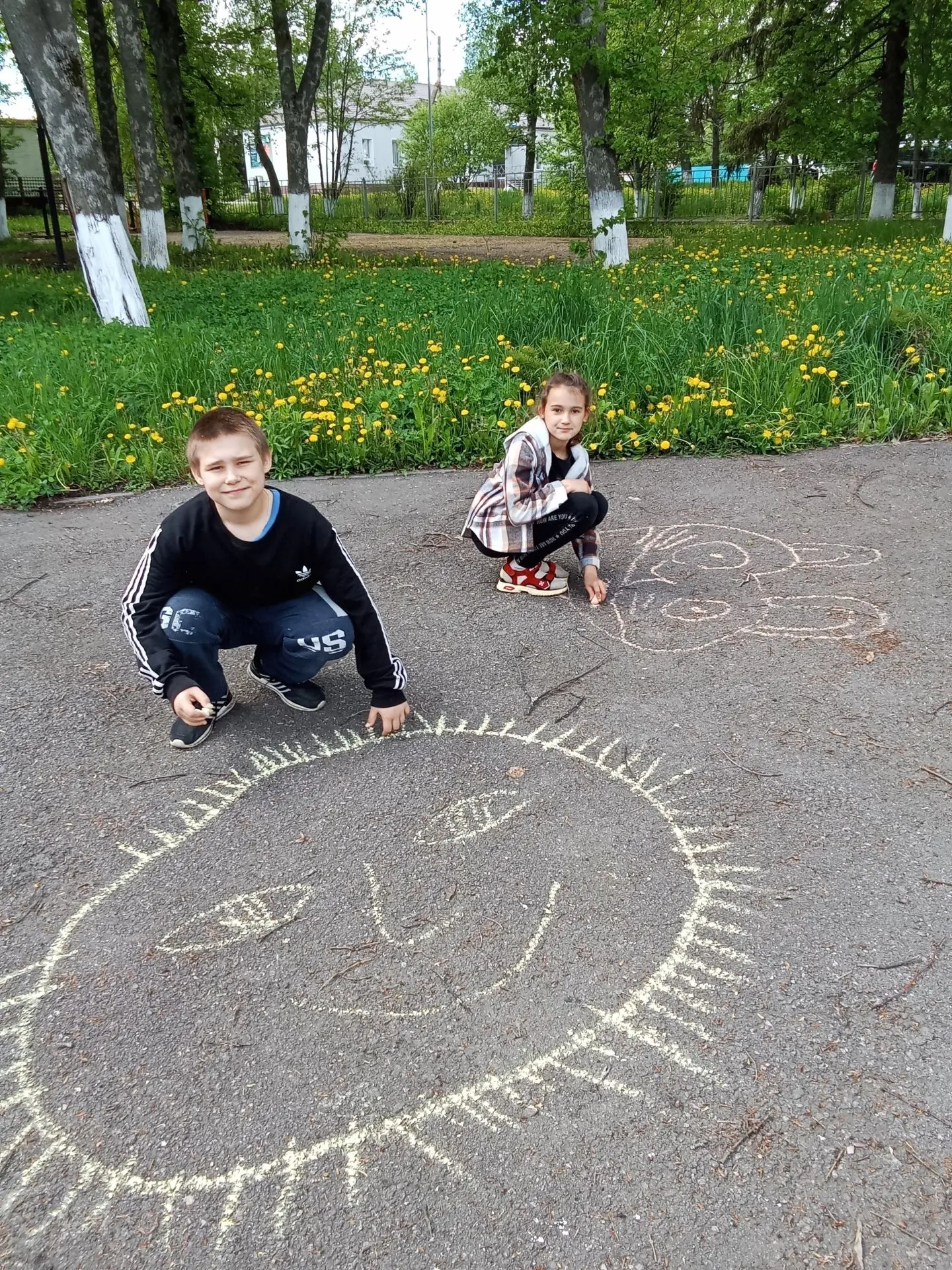 В преддверии праздника " Дня защиты детей", воспитатель Малофеева В. Н., с детьми гр. 3,5,6 классов,