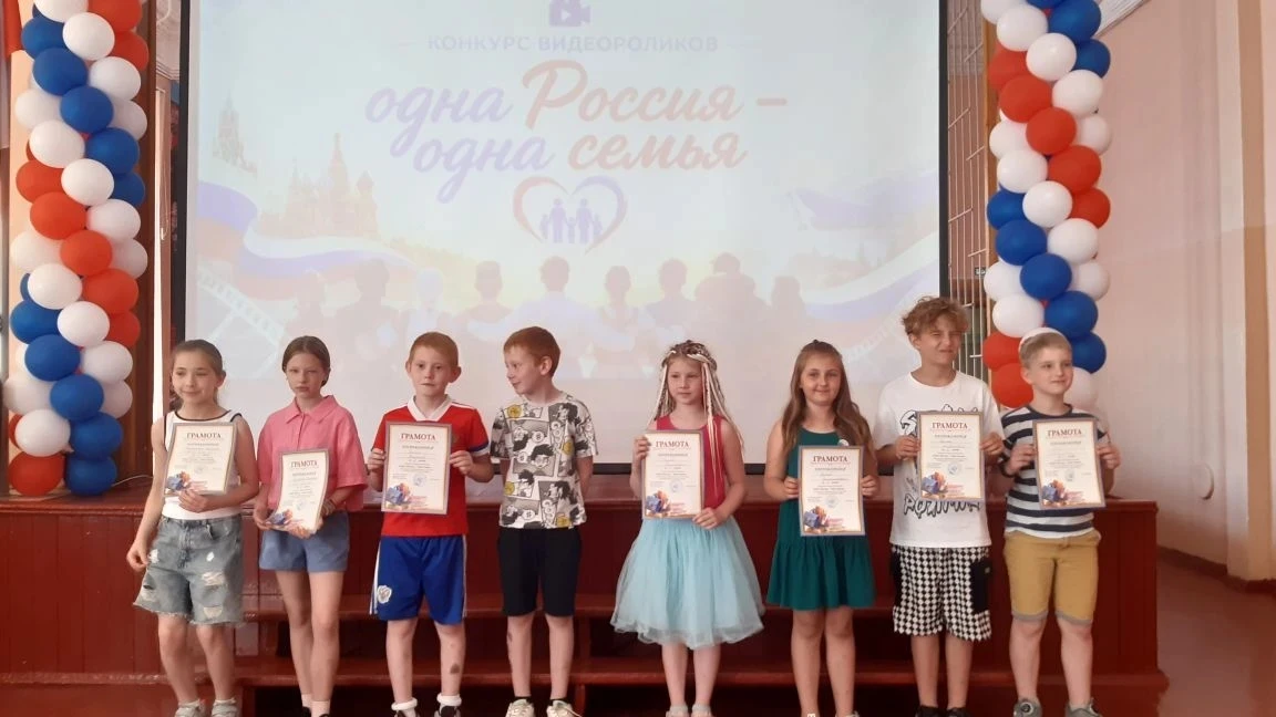 В преддверии  Дня России в  МОУ «СОШ № 8» Волжского района города Саратова прошел районный конкурс в