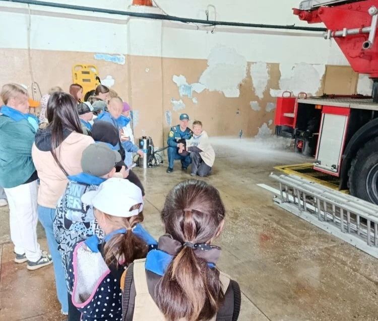 🚒Сегодня мы побывали на экскурсии в пожарной части №1. Это была не просто прогулка, а настоящее пог