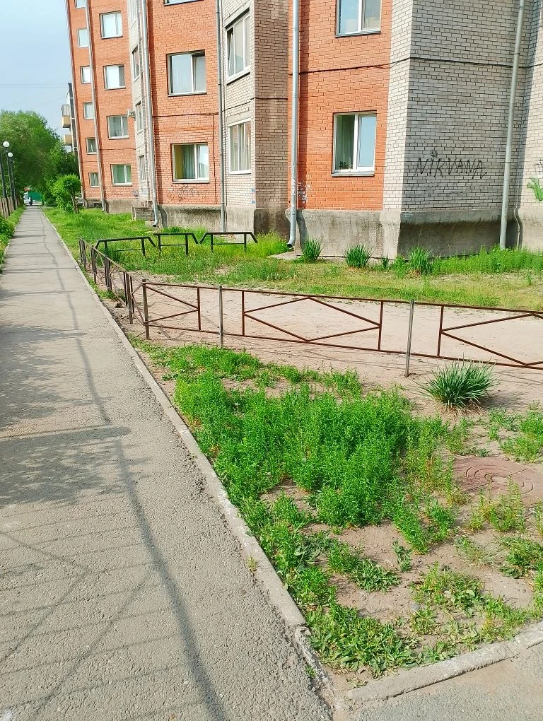 Установка ограждения на ул. Бограда, 118.