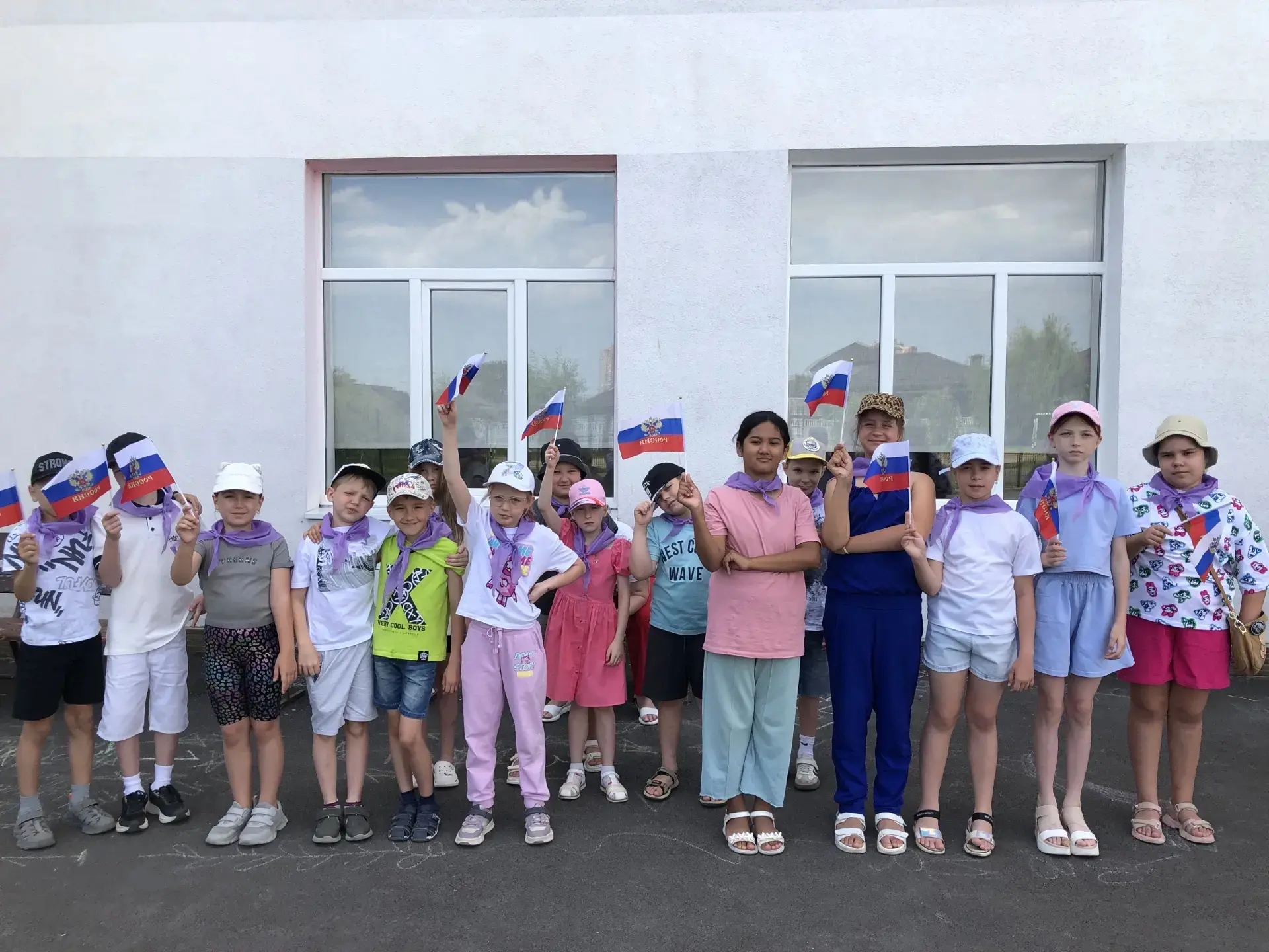 📣 В пришкольном лагере «Космические зори» прошёл праздник «Горжусь тобой, моя Россия!» 🎭

🎨 Были 