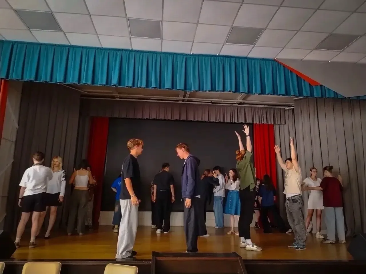 Транспорт, логистика и… Зощенко! Наш студент на актерском мастер-классе 🎬

Студент Новосибирского к