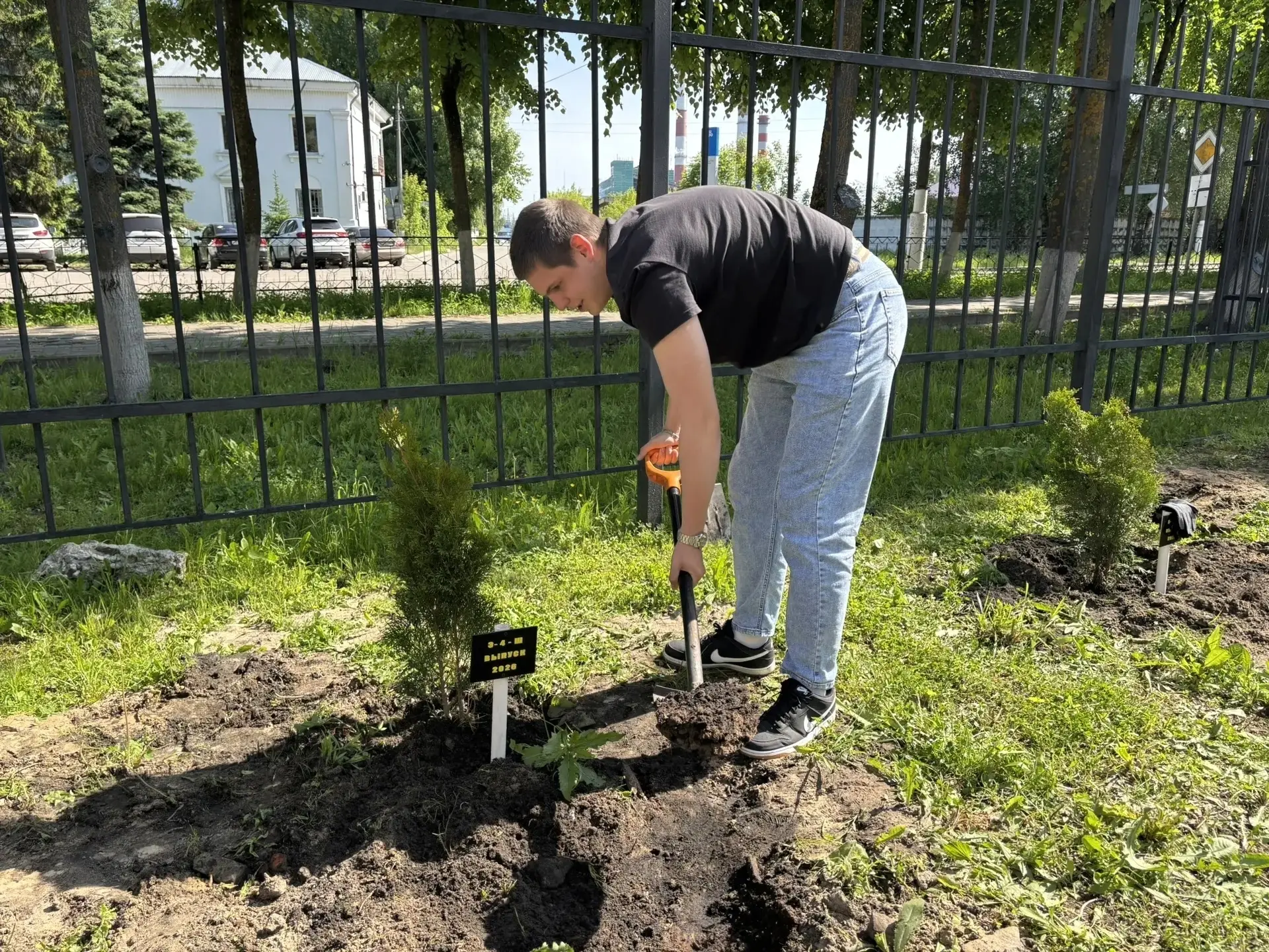 🌿 Аллея студентов: память, которая растёт вместе с нами! 🌿

Уже третий год подряд выпускники нашег