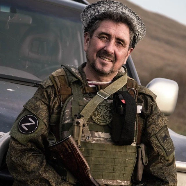 "Другу- казаку" 

Ты знаешь, что идёт война?
Что гибнут под огнём ребята?
И вся огромная страна 
Ждё