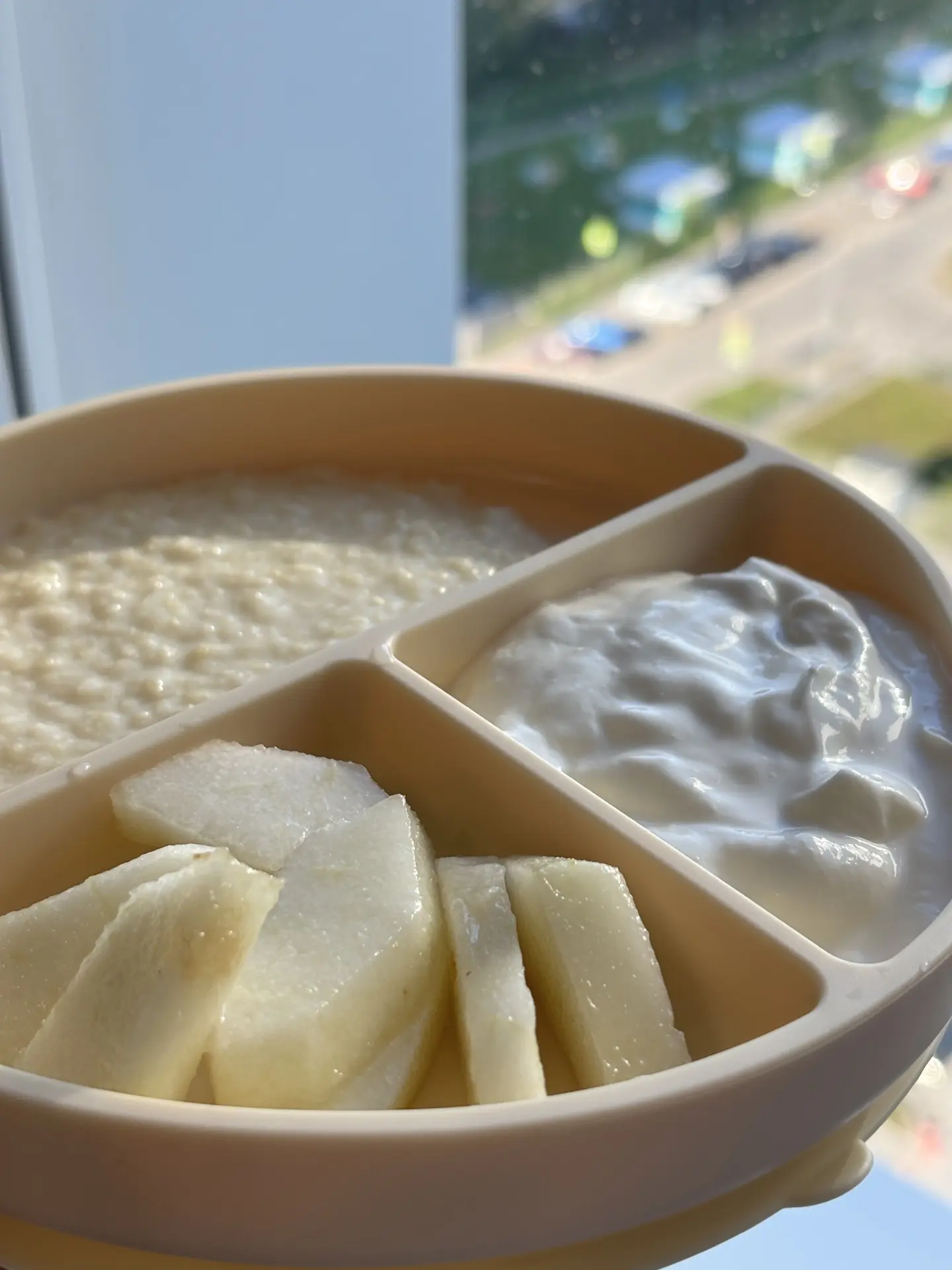 доброе утро🥰

я вчера таким бодрячком не спала до 4-х утра, Арина очень хорошо спала, я помыла холо