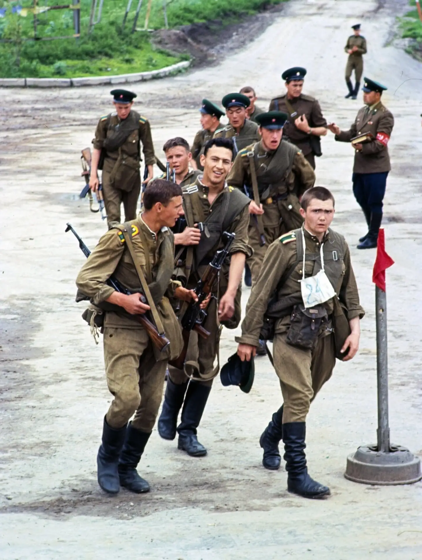 ВЗГЛЯД ИЗ ОБЪЕКТИВА

В 1969 году итальянский фотограф Витториано Растелли побывал в Советском Союзе,