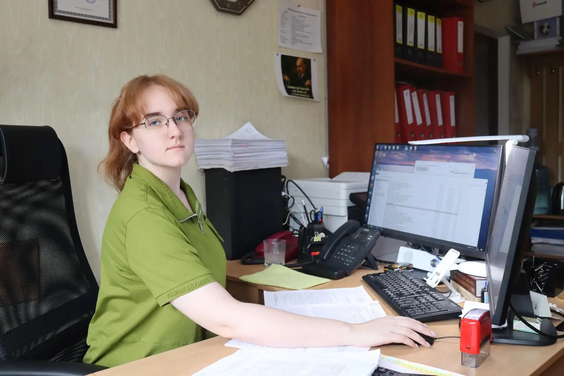 СТУДЕНТКА ДОНСКОГО ГОСУДАРСТВЕННОГО ТЕХНИЧЕСКОГО УНИВЕРСИТЕТА ДАРЬЯ ДЕМЧЕНКО ОСВАИВАЕТ АЗЫ ЮРИСПРУДЕ