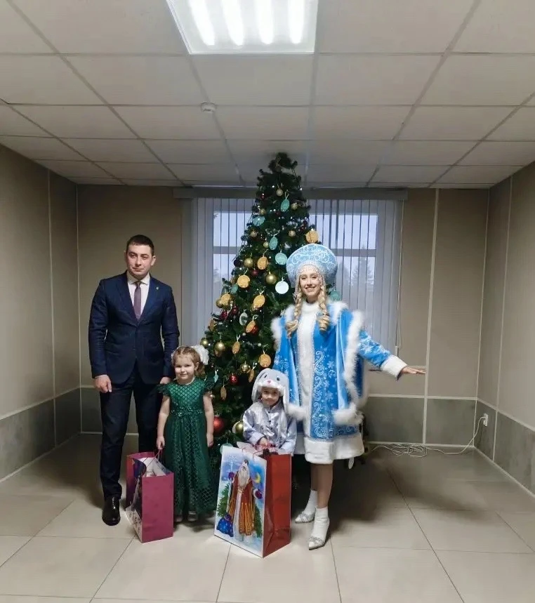 По традиции в преддверии Нового года  в Администрации Пластовского муниципального округа прошла «Ёлк