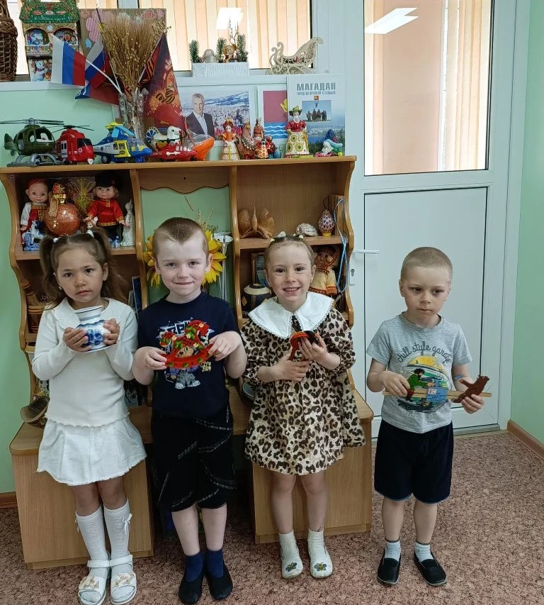 В средней группе "Почемучки"  прошло занятие посвященное  любви к нашей большой и прекрасной стране.