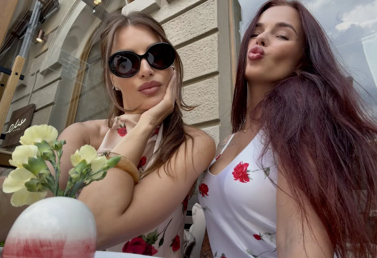Мы сегодня с Аней на одном красивом мероприятии… 
Шлем Вам наши 💋
Обязательно все расскажу позже..
