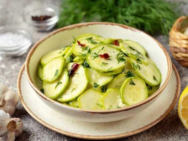 🥒 Кабачок по-алжирски

Ингредиенты

• Кабачки — 400 г
• Чеснок — 1–2 шт.
• Острый перец — по вкусу
