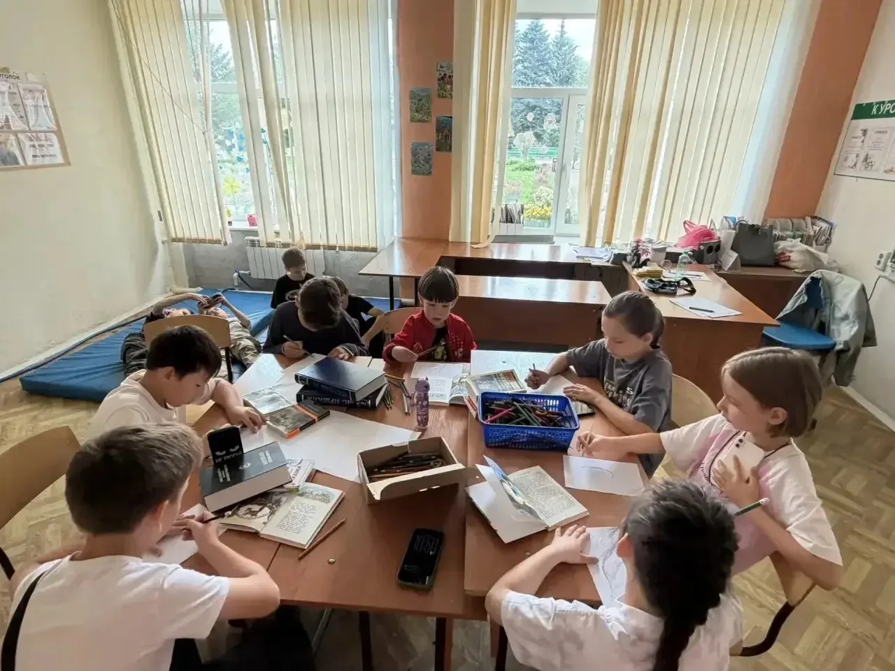Пятый день в лагере прошёл насыщенно и познавательно!
День традиционно начался с бодрящей утренней з
