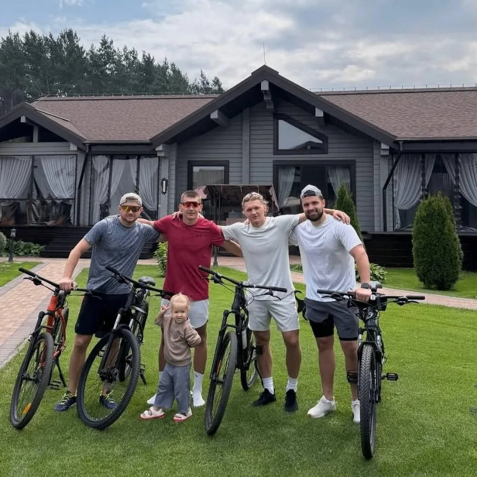 Капризов с братом почти 50 км преодолели на велосипедах 🚴‍♀️

Активный отдых у Кирилла 💪