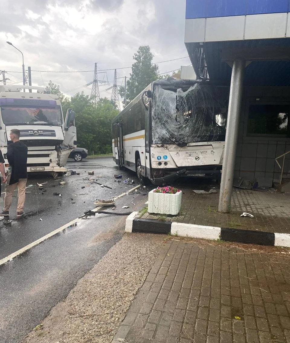 🚨‼Рейсовый автобус номер 55 врезался в фуру и протаранил пост ДПС

❤️ ЧП - Подпишись