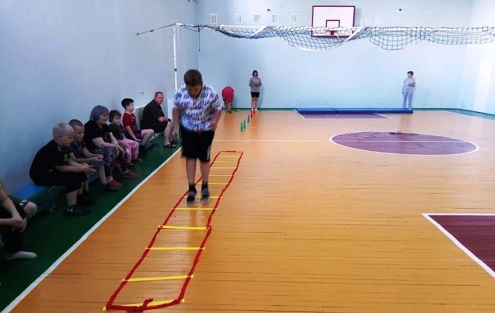 ВЕСЕЛЫЙ ДОСУГ В «БОДРОСТИ»
         В спортзале «Бодрости» прошла спортивно-игровая программа «Весел