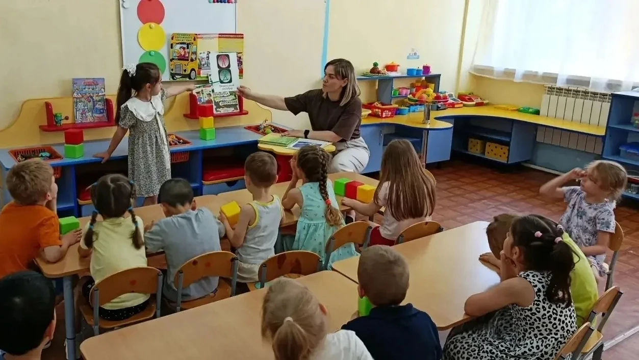 🚸🚦«Дорожные знаки»

Во втором корпусе детского сада — новый день в рамках недели «В городе дорожны