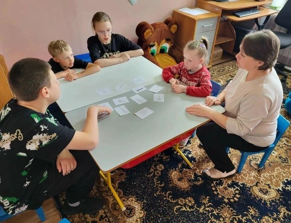 02 июня 2026 года в МБУ «КЦСОН Бековского района» прошел познавательный час «Если ты один дома».
Зав