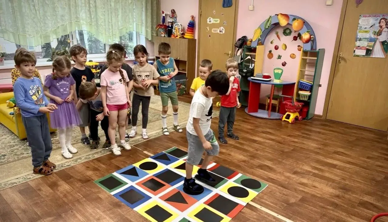 🎉 Внимание, играем! «Веселая игротека» захватила старшую группу детского сада «Цветик-семицветик»! 