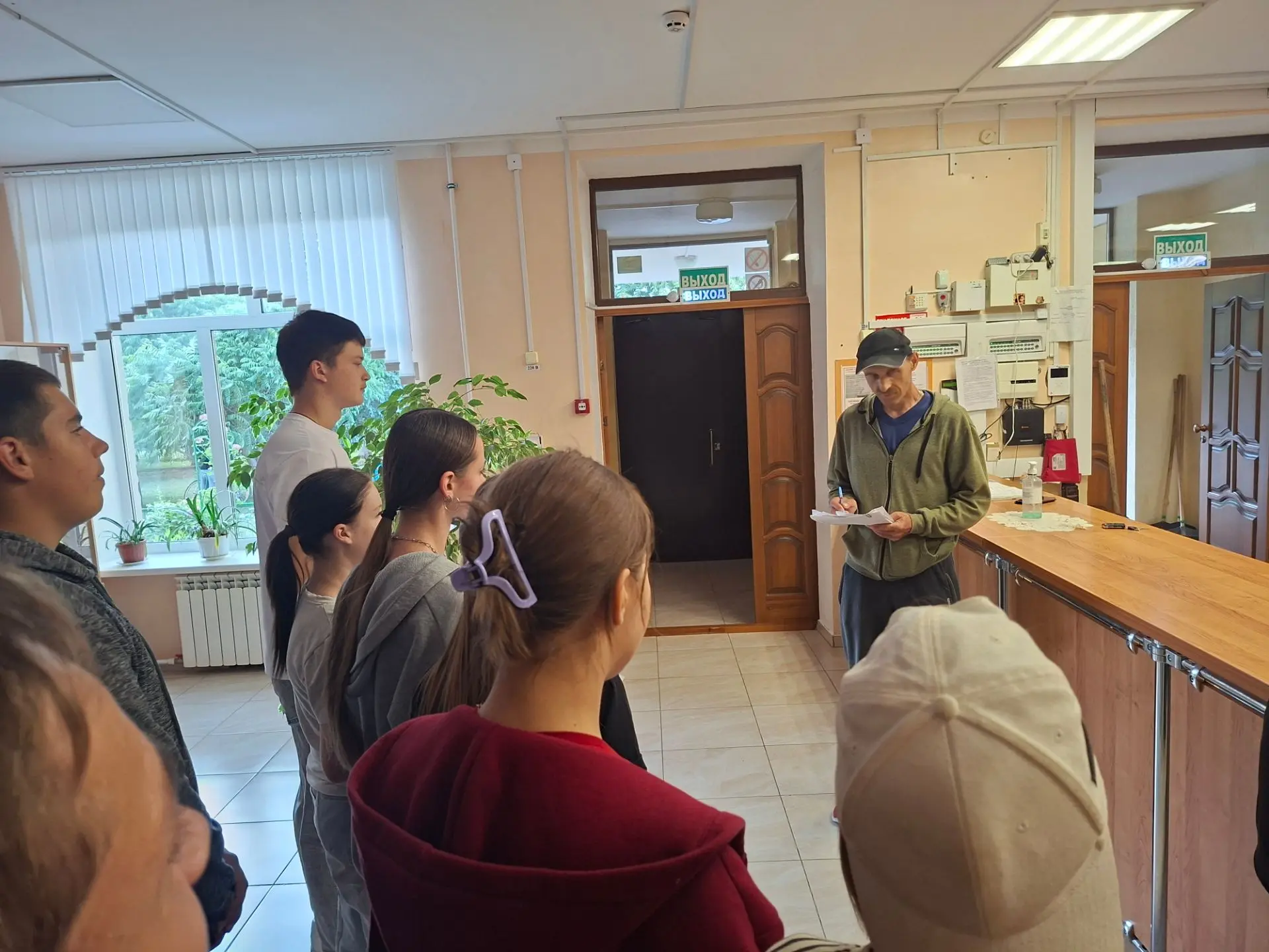 С учащимися, проходящими летнюю трудовую практику, был проведён инструктаж по пожарной безопасности.