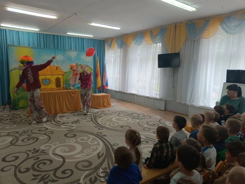 У нас в гостях театр