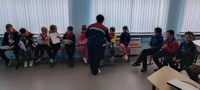 Пожарные провели урок безопасности в лагере «Надежда»
🔸17 июня в лагере с дневным пребыванием «Наде