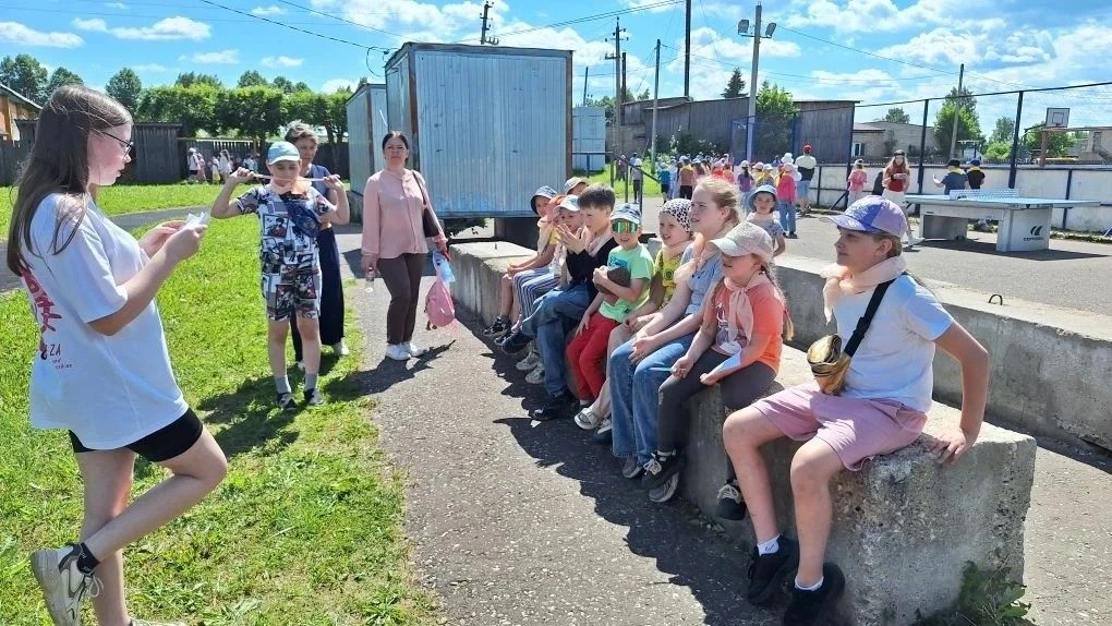 Седьмой день лагеря на базе Вохомской школы был посвящён дружбе.

Программа дня:
- 2 отряд посетил и