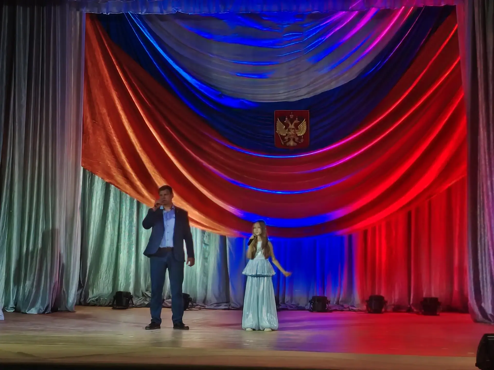 С Днём России! 🇷🇺

В Питерском районе прошли торжественные мероприятия, посвящённые нашему главном