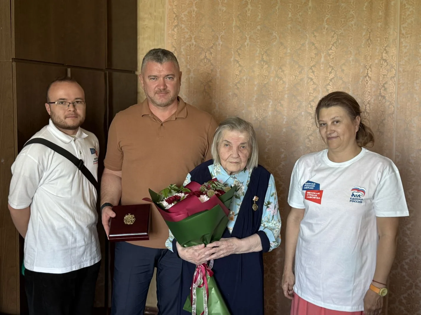 Ещё одна важная встреча в эти дни. Вместе с молодёжью навестили Валентину Ивановну Редькину в районе