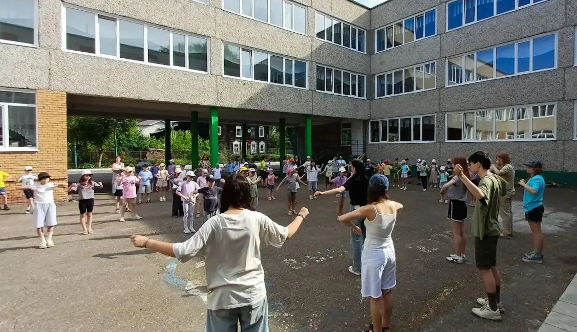 🌞 Сегодня очередной день в пришкольном лагере «Солнышко», которым мы спешим с вами поделиться. Без 