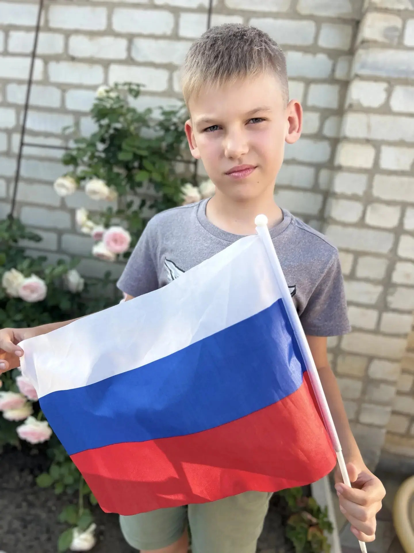 Токмаков Илья, учащийся 2 «А» класса принял участие в Акции «Флаги России».