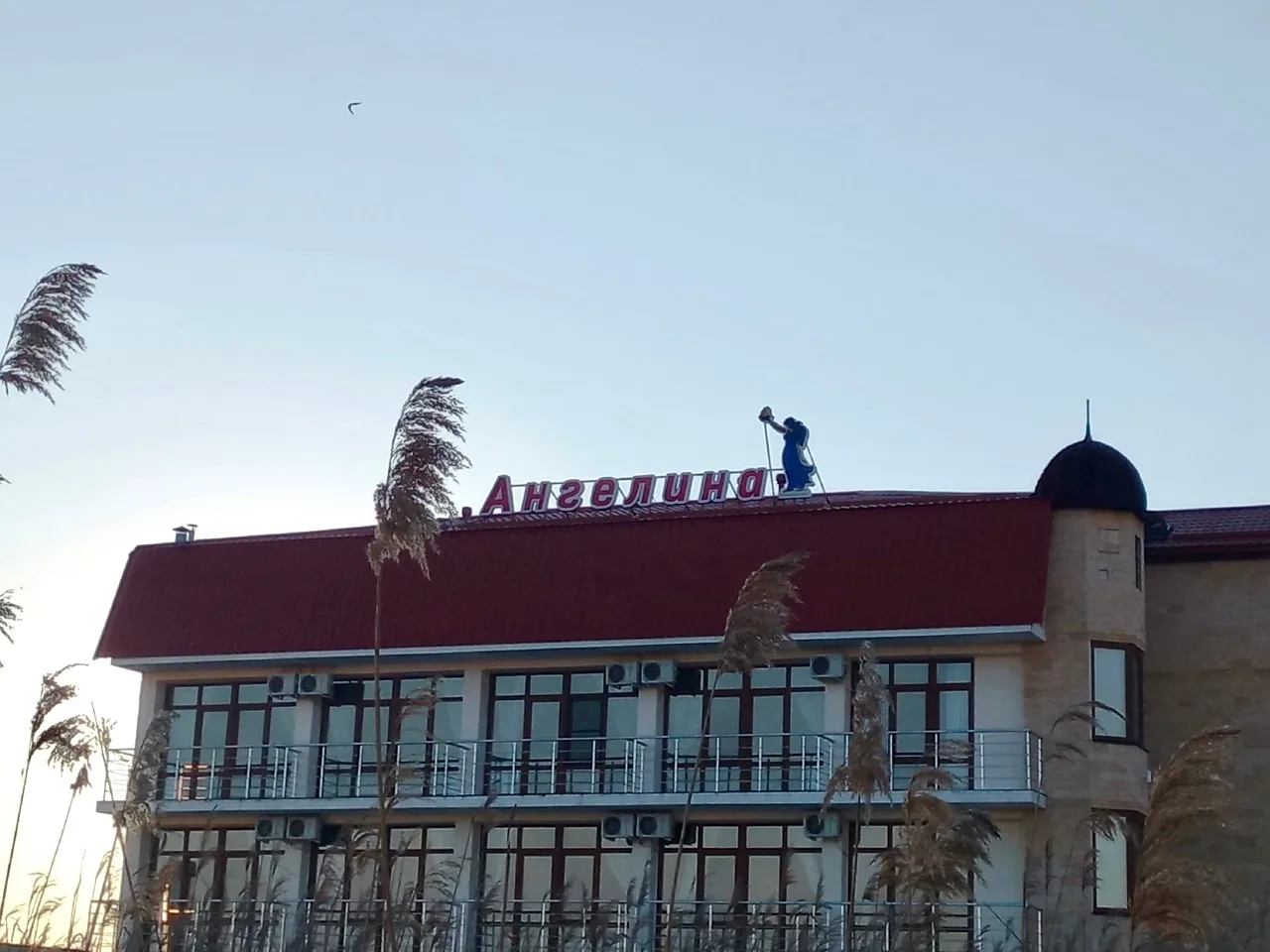 Вывеска 😍

❤ Крышная конструкция
❤ Обьемные световые буквы
❤ Фигурный лайтбокс