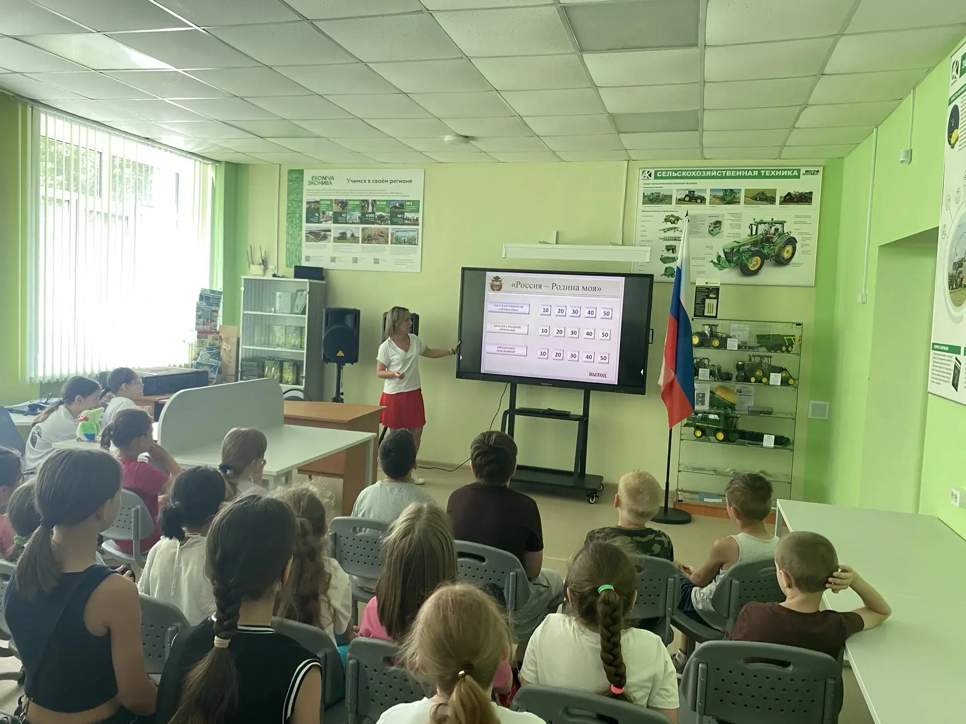 🇷🇺День России
 
       В пришкольном лагере «ДАР» состоялось празднование Дня России.  Воспитатели