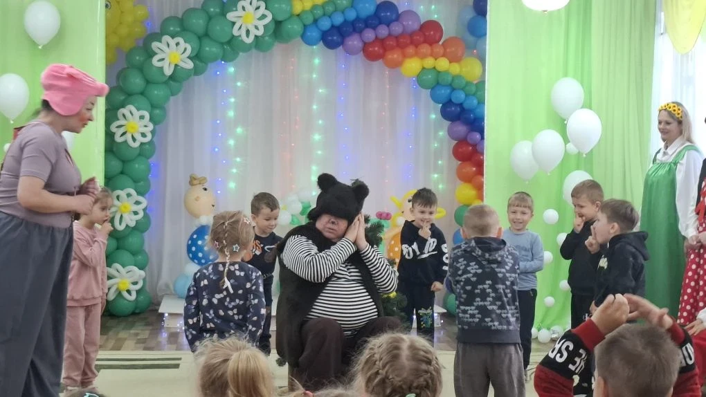 🌈 В первый день лета наш детский сад превратился в настоящую волшебную страну!
🎈 Все дети собралис