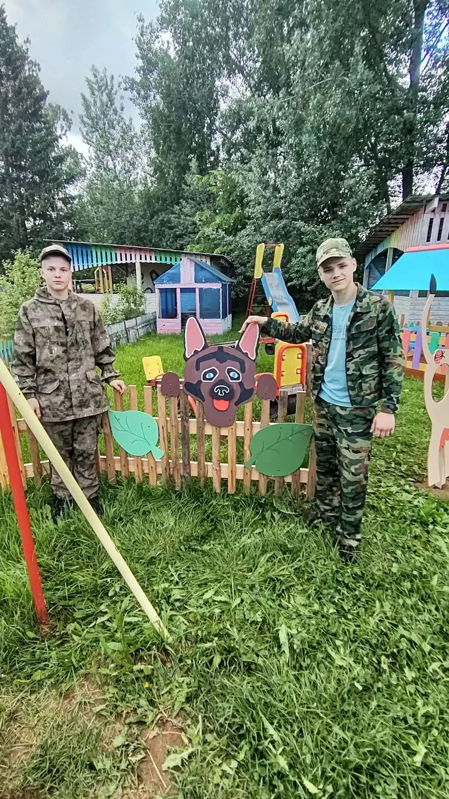 Добрые дела руками юных мастеров ✨

Обучающиеся столярной группы Орловского СУВУ под руководством ма