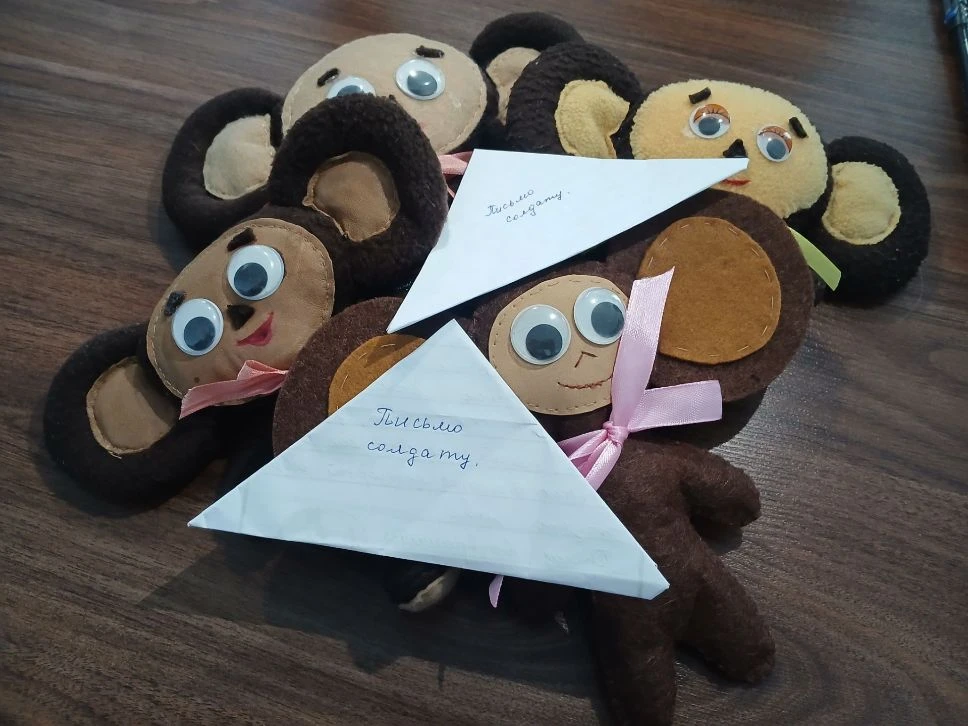 От школы с. Катенино Чебурашки и письма для наших защитников.🇷🇺🙏